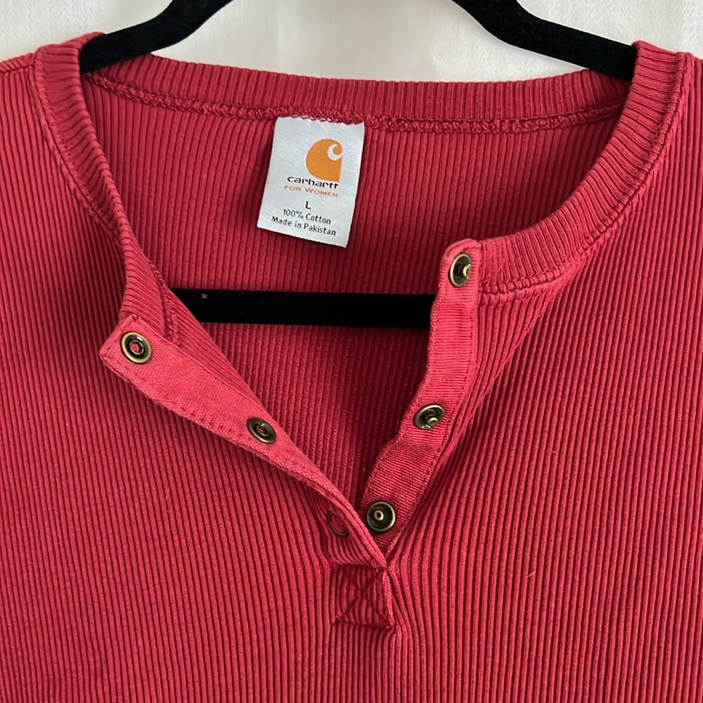 Deep red Henley Carhartt Thermal in perfect condition. No stains